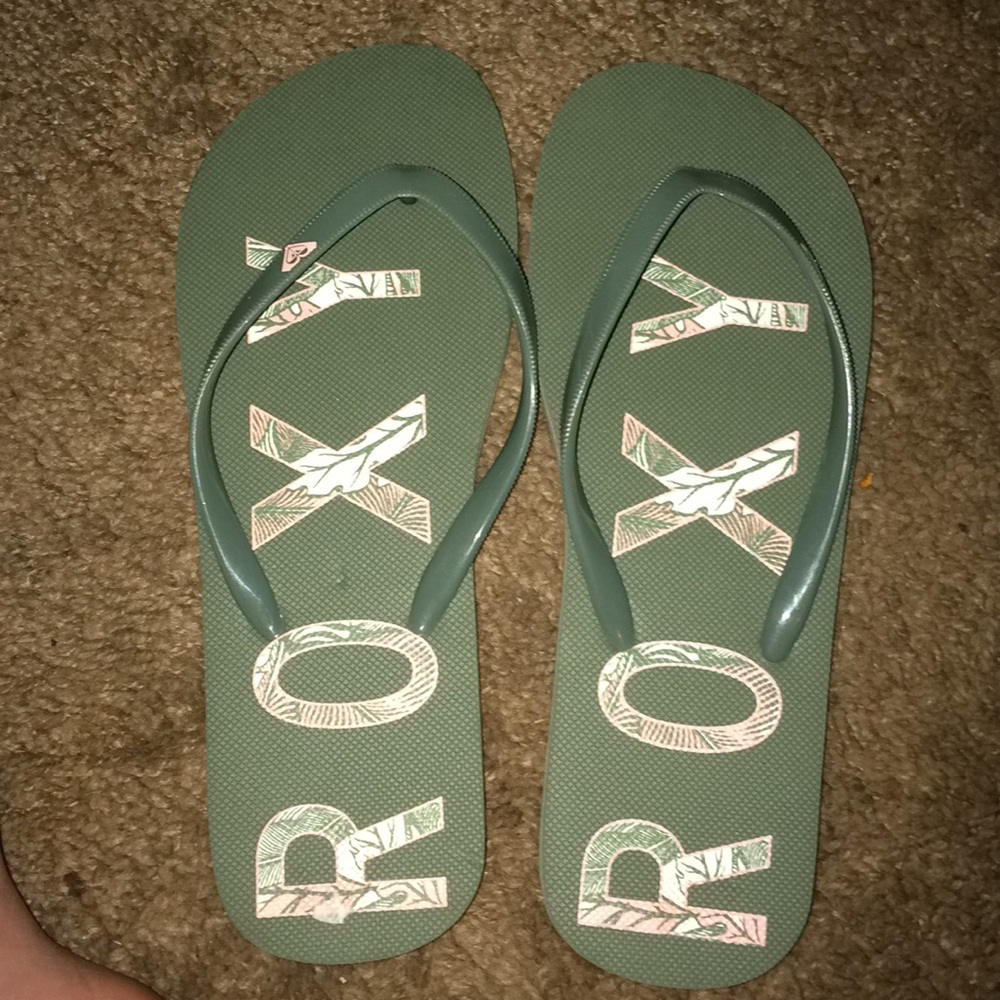 Roxy flip flops